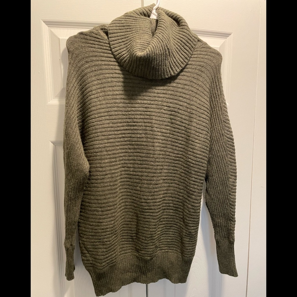 Olive green sweater 🫧